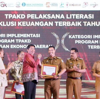 OJK Sulselbar Beri Penghargaan ke Sejumlah TPAKD Terbaik