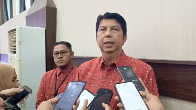 Kepala OJK Sulselbar Darwisman saat ditemui wartawan. (Dok. Humas OJK Sulselbar)