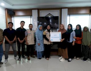YBM PLN Beri Beasiswa ke Puluhan Mahasiswa FKIP Unismuh Makassar