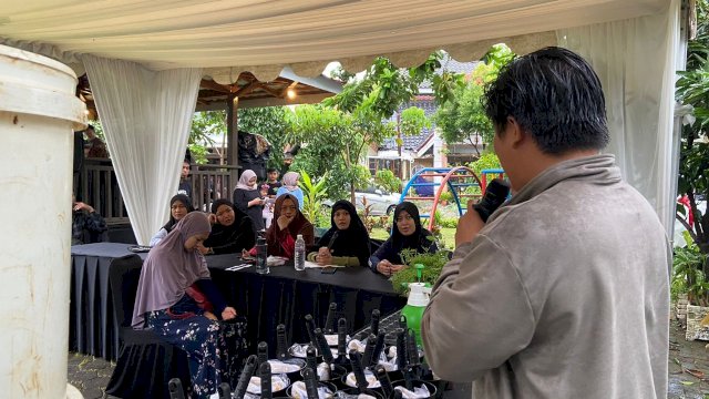 Sejumlah warga antusias mengikuti Workshop Baruga Berkebun yang digelar Bukit Baruga bersama Toko Artani Makassar, kemarin. (Dok. Bukit Baruga Makassar)