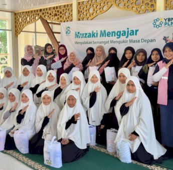 Melalui Program Mengajar, Srikandi PLN UID Sulselrabar Dukung Kesejahteraan dan Edukasi Santri di Ponpes Masjid Kekasih Al Aqsha
