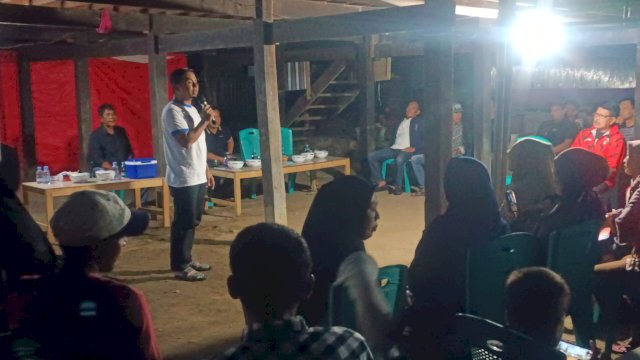 Ket: Calon Wali Kota Parepare Terpilih, Tasming Hamid saat menghadiri undangan makan malam bersama warga Lemoe