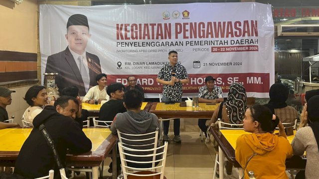 Anggota DPRD Sulsel, Edward Wijaya Horas saat menggelar kegiatan pengawasan APBD Sulsel di RM Dinar, Jalan Lamaddukelleng, Kelurahan Losari, Kecamatan Ujung Pandang, Makassar, Kamis (21/11/2024). (Foto: Istimewa)