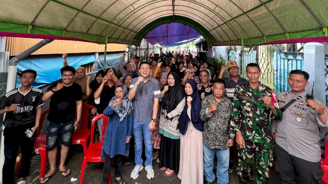 Anggota DPRD Sulsel, Edward Wijaya Horas saat menggelar kegiatan reses di Kelurahan Bara-Baraya, Kecamatan Makassar, Kota Makassar, Minggu (1/12/2024). (Foto: Istimewa)