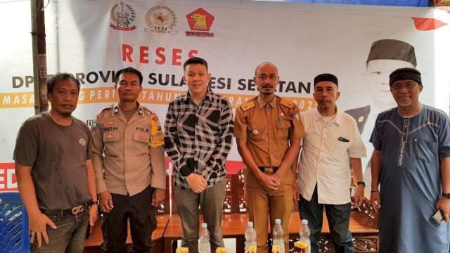 Anggota DPRD Sulsel, Edward Wijaya Horas saat menggelar kegiatan reses di Kelurahan Panambungan, Kecamatan Mariso, Kota Makassar, Kamis (5/12/2024). (Foto: Istimewa)
