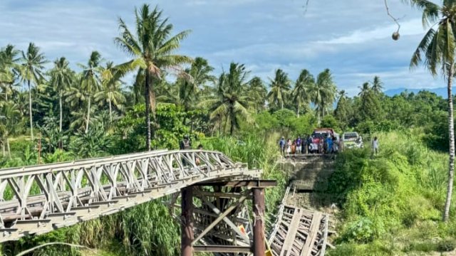 Penampakan jembatan Bulu Cenrana yang menghubungkan Desa Bulu Cenrana dengan Desa Botto di Kabupaten Sidrap yang ambruk kembali pada Selasa (17/12/2024). (Foto: Istimewa)