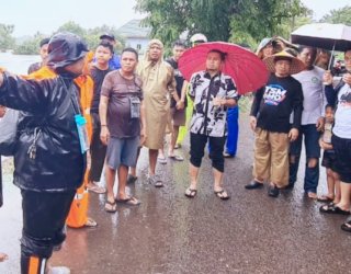 Pantau Banjir, Cawalkot Terpilih Tasming Hamid dan Hermanto Pastikan Penanganan Banjir Jadi Prioritas