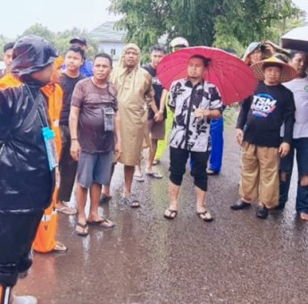 Pantau Banjir, Cawalkot Terpilih Tasming Hamid dan Hermanto Pastikan Penanganan Banjir Jadi Prioritas
