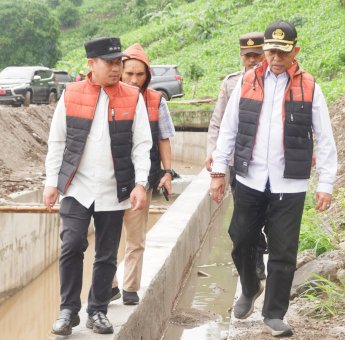 Pj Bupati Jeneponto Tinjau Lokasi Irigasi Kareloe yang Amblas Akibat Banjir