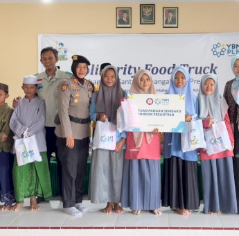 Bentuk Dukungan Santri, YBM PLN Inisiasi Kegiatan Solidarity Food Truck dan Muzaki Mengajar di Maros