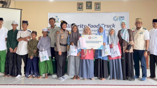 GM PLN UID Sulselrabar, Budiono beserta Forkopimda Maros saat penyelenggaraan kegiatan YBM PLN. (Foto: Istimewa)