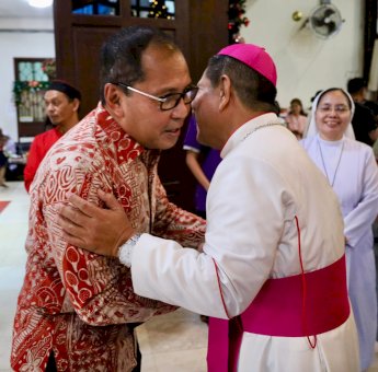 Tunjukkan Toleransi di Momen Natal, Danny Pomanto Hadiri Open House Keuskupan Agung Makassar