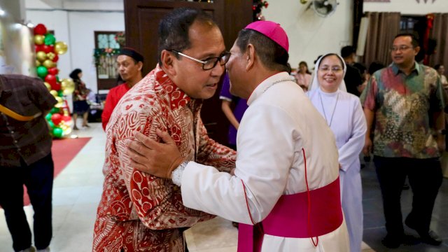 Wali Kota Makassar, Moh Ramdhan Pomanto saat menghadiri Open House Natal 2024 yang diadakan Keuskupan Agung Makassar di Aula Keuskupan, Jalan Thamrin, Makassar, Kamis (26/12/2024). (Foto: Istimewa)