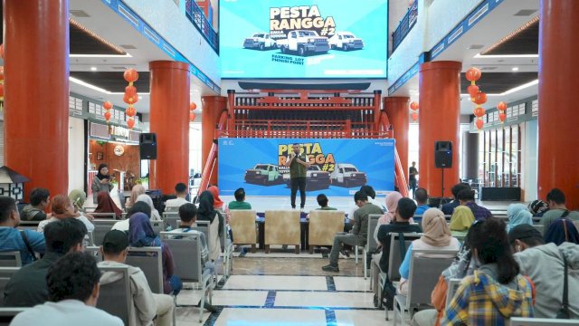 Marketing General Manager Kalla Toyota Suliadin saat menjelaskan program Pesta Rangga Jilid 2, di Phinisi Point Mall Makassar, kemarin. (Dok. Kalla Toyota)