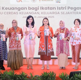 OJK Gandeng IIPOJK Luncurkan Buku Saku Perempuan Cerdas Keuangan