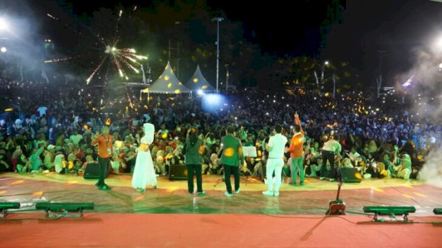 Suasana pergantian tahun baru di pantai merpati kabupaten Bulukumba Sulawesi Selatan. [Foto.ist]