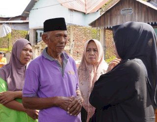 Dukungan Nyata Bupati Barru Terpilih Andi Ina Kartika Sari untuk Korban Kebakaran di Balusu