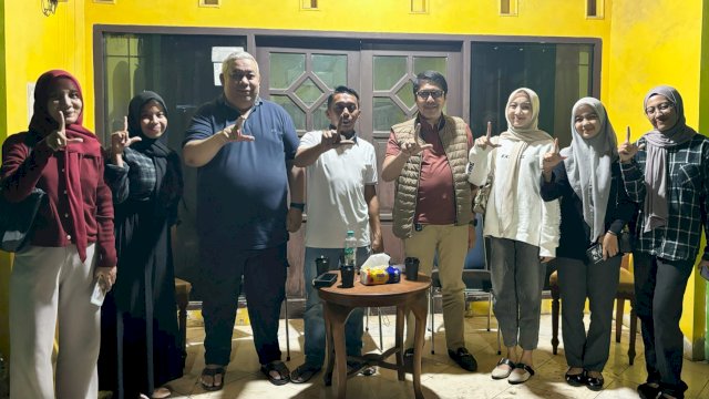 Pengurus Himaprodi PBSI FBS UNM melakukan silaturahmi ke Bupati Sidrap terpilih, Syaharuddin Alrif, Rabu (15/1/2025). (Foto: Istimewa)