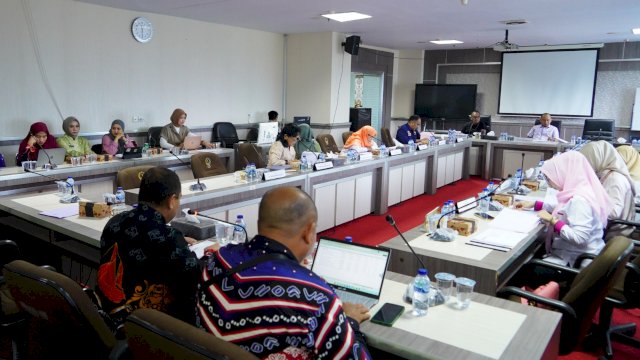 Suasana rapat rapat evaluasi serapan anggaran triwulan IV Komisi E DPRD Sulsel bersama OPD Nakertrans di Kantor DPRD Sulsel, Jalan Urip Sumoharjo, Makassar, Kamis (16/1/2025). (Foto: Istimewa)