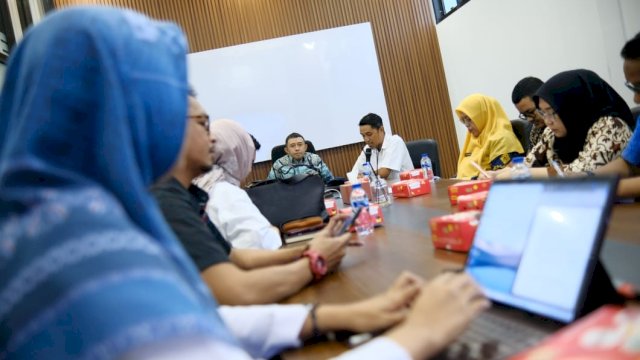 Pemkot Makassar menggelar rakor dengan Balai Prasarana Permukiman Wilayah Sulsel dan berbagai pemangku kepentingan lainnya di ruang rapat IPAL Losari, Jl Metro Tanjung Bunga, Makassar, Kamis (30/1/2025). (Foto: Istimewa)