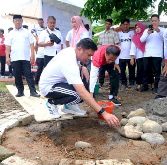 Kado Terakhir Adnan-Kio, Bangun Mushalah di Lapangan Sultan Hasanuddin