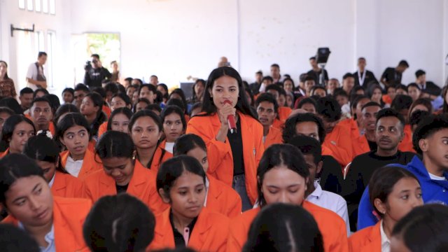 Indosat bekerjasama BPPTIK Komdigi menggelar program Generasi Terkoneksi (GenSi), di UNIPA Maumere, NTT, kemarin. (Dok. Indosat)