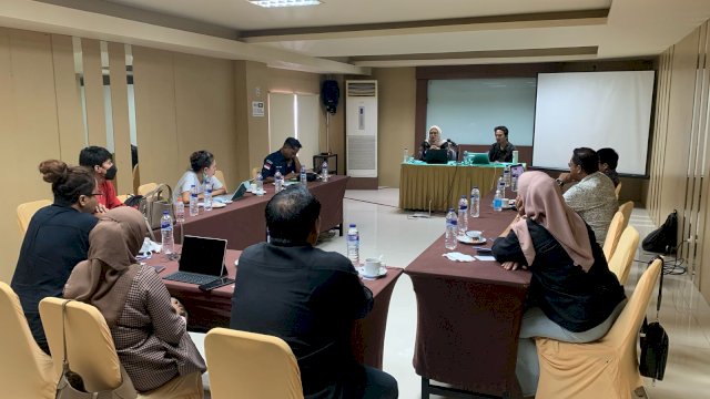 Pertemuan rutin Koalisi Masyarakat Sipil (KMS) untuk kolaborasi pelaksanaan keadilan restorative oleh kepolisian di wilayah Kota Makassar, di Hotel Grand Asia, kemarin. (Dok. Istimewa)