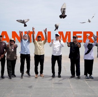 Pj Gubernur Sulsel dan Bupati Bulukumba Resmikan Pantai Merpati dengan Pelepasan Burung Merpati