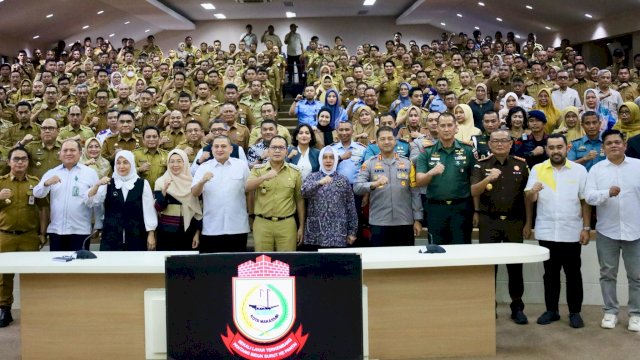 Rapat koordinasi Pemkot Makassar bersama Wali Kota dan Wakil Wali Kota Makassar terpilih periode 2025-2030, Munafri Arifuddin-Aliyah Mustika Ilham di Kantor Balai Kota Makassar, Senin (10/2/2025). (Foto: Istimewa)