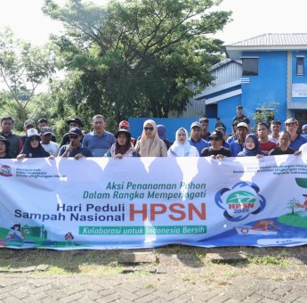 Dukung Ruang Terbuka Hijau, DLH Makassar Gelar Penanaman Pohon di Momen Peringatan HPSN 2025