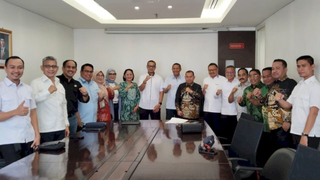 Pimpinan dan Anggota Bapemperda DPRD Provinsi Sulawesi Selatan melakukan konsultasi ke Kementerian Dalam Negeri RI di Jakarta, Rabu (19/2/2025). (Foto: Istimewa)
