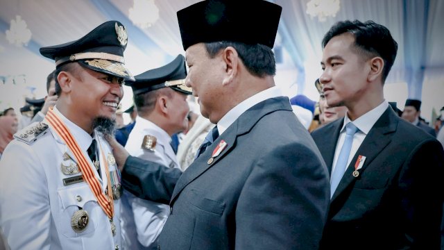 Andi Sudirman Sulaiman dan Fatmawati Rusdi resmi dilantik sebagai Gubernur dan Wakil Gubernur Sulawesi Selatan periode 2025-2030 oleh Presiden RI, Prabowo Subianto di Istana Merdeka, Jakarta, Kamis (20/2/2025). (Foto: Istimewa)