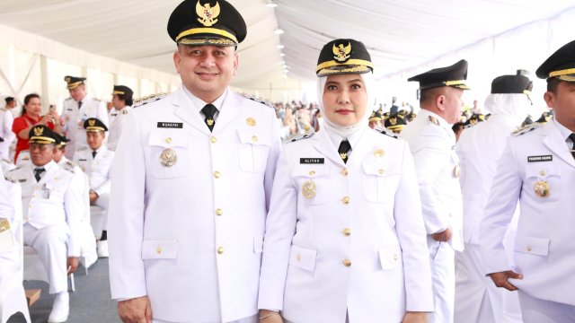 Munafri Arifuddin dan Aliyah Mustika Ilham berfoto bersama di sela-sela pelantikannya sebagai Wali Kota dan Wakil Wali Kota Makassar di Istana Negara, Jakarta, Kamis (20/2/2025). (Foto: Istimewa)