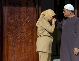 Momen Tugas Perdana Wawali Makassar Aliyah Mustika Ilham, Pamit dan Minta Restu ke Suami