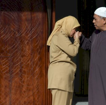 Momen Tugas Perdana Wawali Makassar Aliyah Mustika Ilham, Pamit dan Minta Restu ke Suami