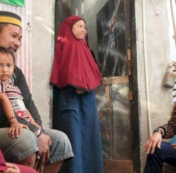 Husniah Talenrang Tak Dikawal Antar Bantuan ke Keluarga Miskin Ekstrem di Bonsel