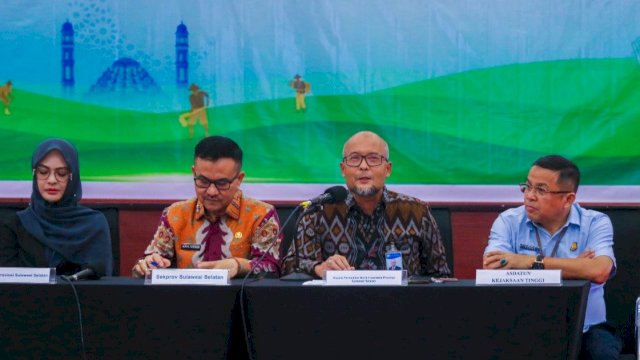Kepala Perwakilan BI Sulsel Rizki Ernadi Wimanda (kedua kanan) saat hadir dalam pertemuan HLM HKBN 2025, di Kantor Gubernur Sulsel, kemarin. (Dok. Humas BI Sulsel)