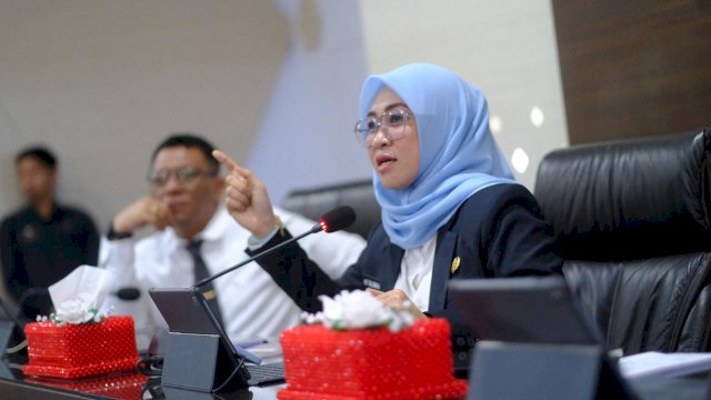 Bupati Gowa, Sitti Husniah Talenrang saat memimpin Rapat Koordinasi bersama Pimpinan SKPD Lingkup Pemerintah Kabupaten Gowa, di Baruga Karaeng Pattingalloang, Kantor Bupati Gowa, Senin (03/03/2025). (Dok. Humas Gowa)