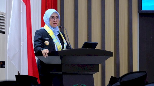Bupati Gowa Husniah Talenrang di sela-sela Sidang Paripurna DPRD Kabupaten Gowa di Ruang Rapat Paripurna DPRD, kemarin. (Dok. Humas Gowa)