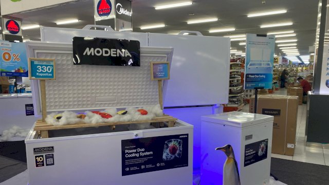 MODENA kembali memperkenalkan dua produk alat pendingin dengan fitur canggih dan hemat energi. Kedua produk ini pun hadir di Alaska Makassar, Jalan Pengayoman. (Dok. Istimewa)