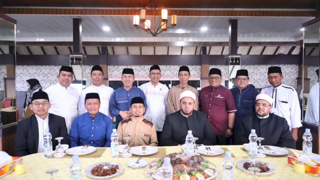 Ket: Wali Kota Parepare Tasming Hamid berbuka puasa bersama dengan rombongan Ulama Kairo