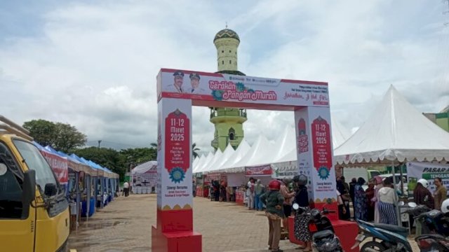 Kegiatan Gerakan Pangan Murah (GPM) Pemkab Kukar, bertempat di halaman Masjid Agung Sultan Sulaiman, Tenggarong. [Foto. IST]