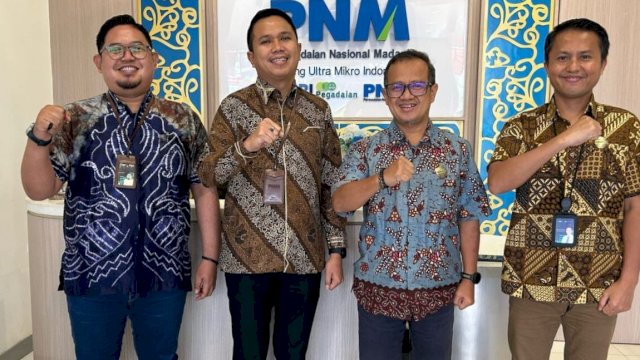 Ket: Kepala Kantor Wilayah PT Jasa Raharja Kalimantan Selatan, Abdillah, didampingi oleh Kepala Unit Keuangan, Akuntansi & ESG, Mansur Umaili, bertemu dengan Pimpinan PNM Cabang Banjarmasin, Ridul Akbar.