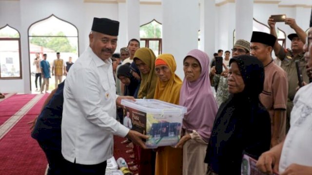 Bupati Kukar, Edi Damansyah saat melakukan Safari Ramadan di daerah Hulu [FOTO. Protokoler Pemkab Kukar]