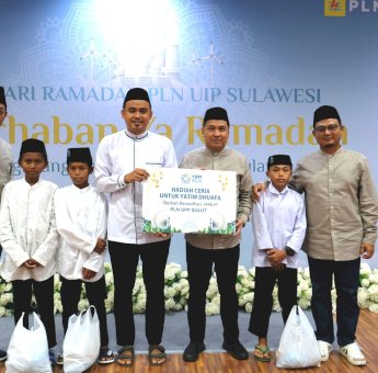 PLN Berbagi Bersama Anak-Anak Pesantren Darul Istiqomah Manado