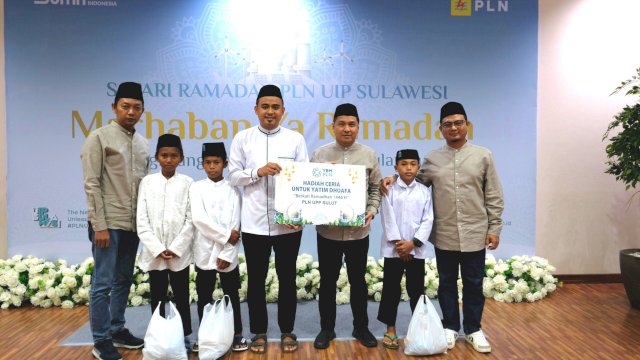 Manajemen PLN UIP Sulawesi dan UPP Sultra saat berbagai kebahagiaan dengan Panti Asuhan dan Pesantren Darul Istiqomah Manado pada Kamis, 13 Maret 2025 lalu. (Dok. Humas PLN UIP Sulawesi)