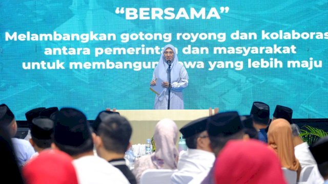 Bupati Gowa, Sitti Husniah Talenrang saat menghadiri buka puasa bersama yang digelar Pemerintah Kabupaten Gowa bersama masyarakat, di Rumah Jabatan Bupati Gowa, kemarin. (Dok. Humas Gowa)