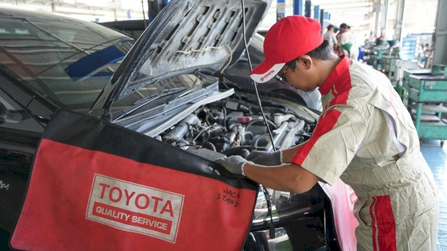 Kalla Toyota menawarkan promo diskon untuk layanan pembelian sparepart dan jasa cleaning di seluruh cabang Kalla Toyota terdekat. (Dok. Kalla Toyota) 
