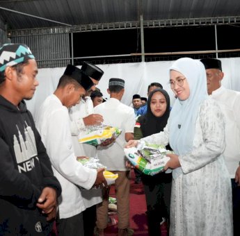 Safari Ramadan di Pattallassang, Husniah Berbagi Kebaikan ke Warga