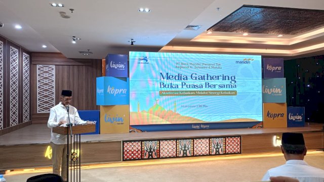 Regional CEO Bank Mandiri Region X/ Sulawesi & Maluku Atta Alva Wanggai, saat memberikan pemaparan, di sela-sela Media Gathering dan Buka Puasa Bersama Bank Mandiri Bersama Media, di Kantor Bank Mandiri Region X Sulama, Rabu, (26/03/2025). (Dok. Chaerani/Republiknews.co.id)